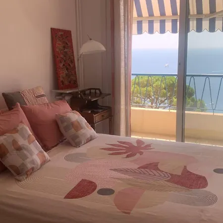 Le Bleu Apartment